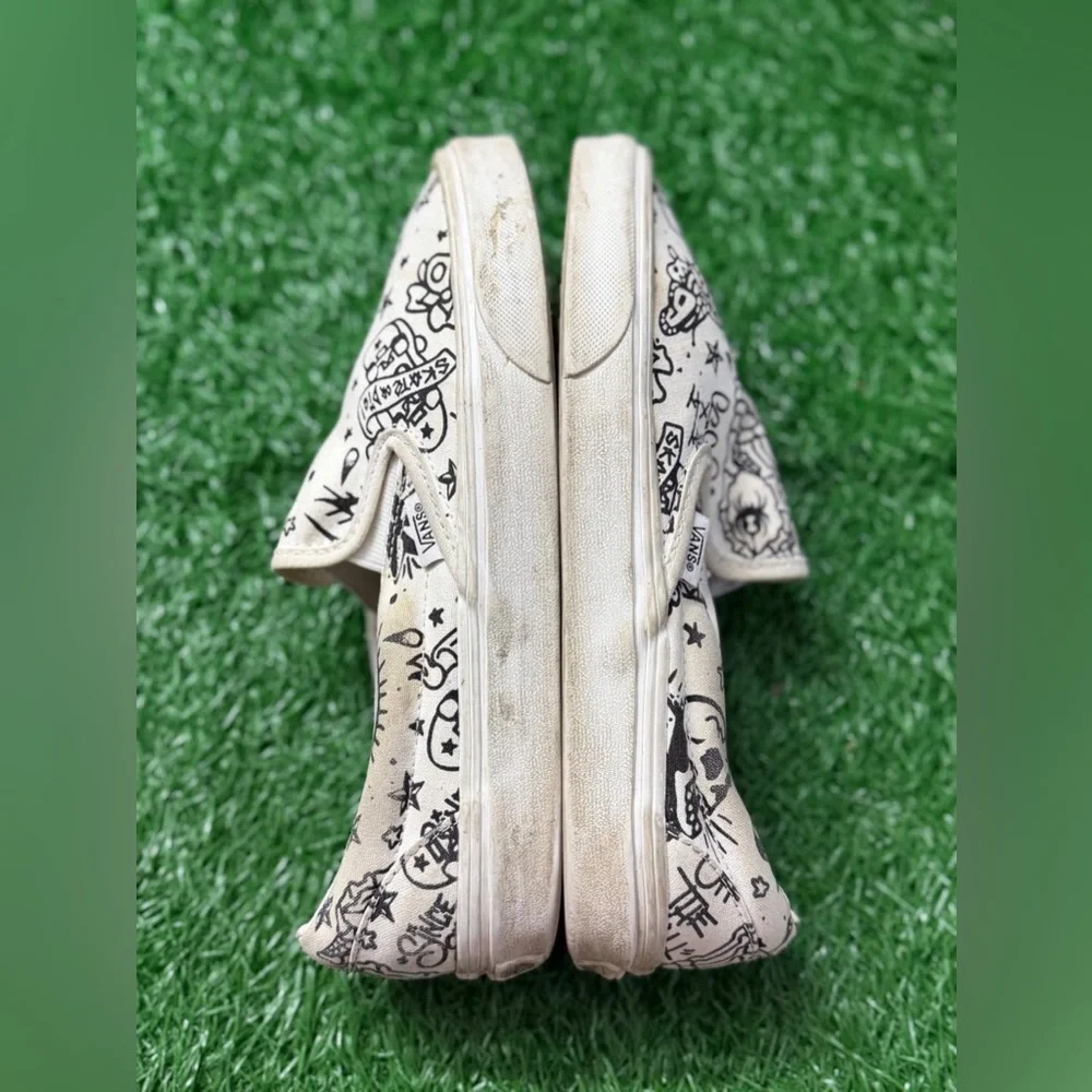 Vans Unisex White Slip-On Shoes with Black‎ Graphic Design Size M-6.5 W-8
